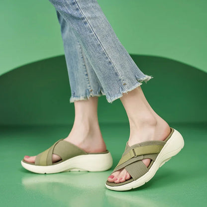 Agathe - Licht orthopedische zomersandalen met modieuze gekruiste riemen