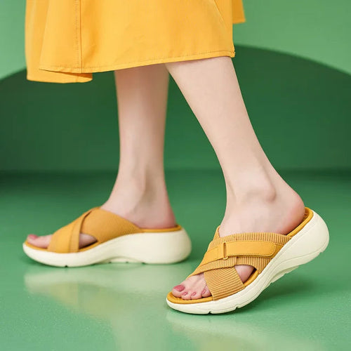 Agathe - Licht orthopedische zomersandalen met modieuze gekruiste riemen